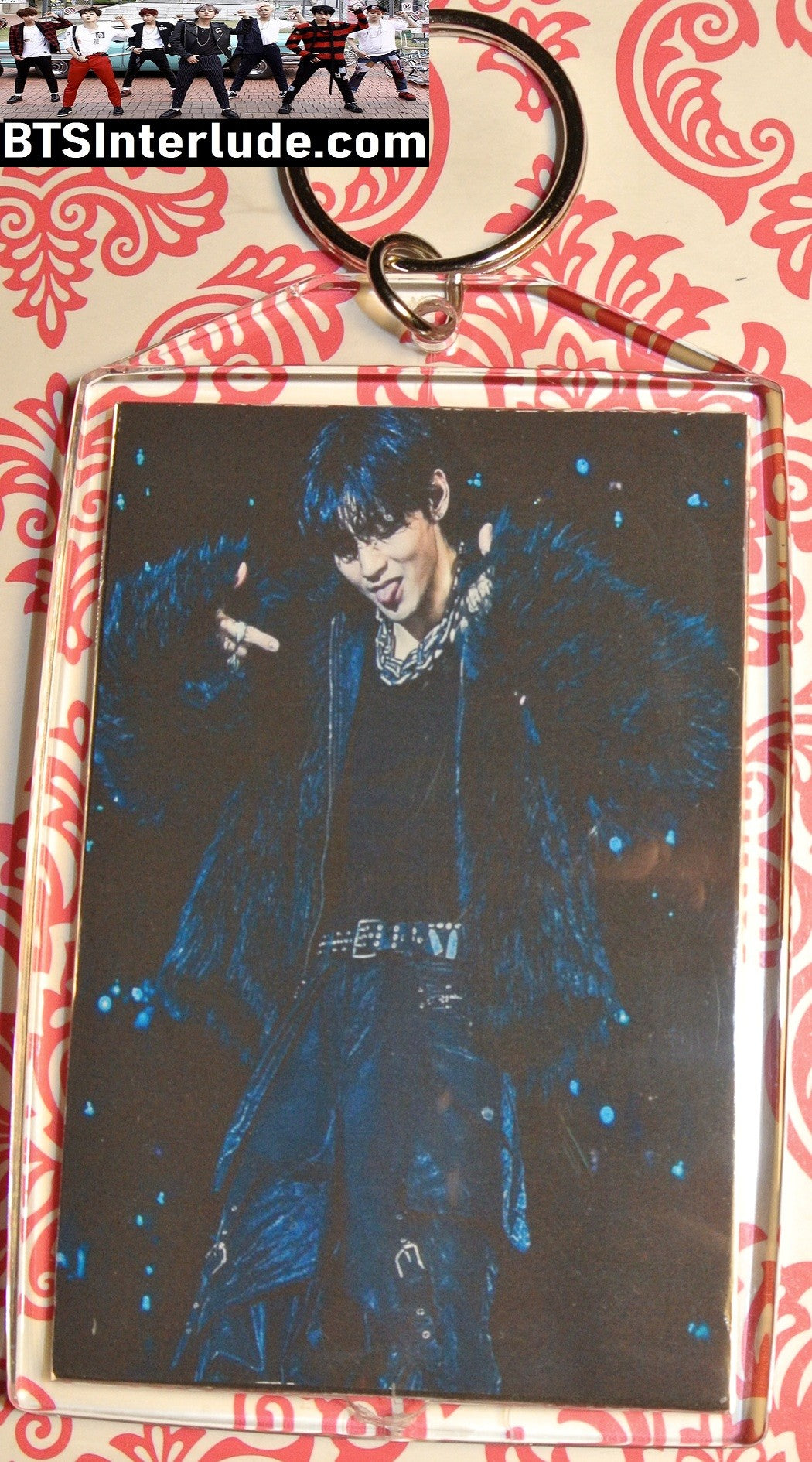 BTS KEYCHAIN ACRYLIC V KIM TAEHYUNG 김태형 ARIRANG IT'S SO TIGHT BLACK RED JACKET LARGE SNAP KEYRING KEY RING CHAIN LIMITED EDITION