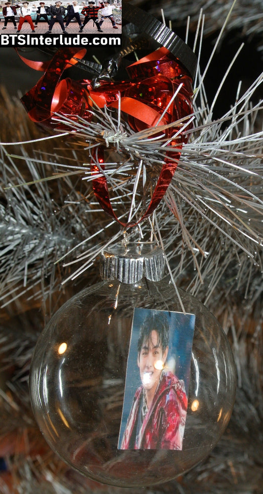 BTS CHRISTMAS ORNAMENT GLASS 2.5 INCH V KIM TAEHYUNG 김태형 ARIRANG IT'S SO TIGHT BLACK RED JACKET LIMITED EDITION