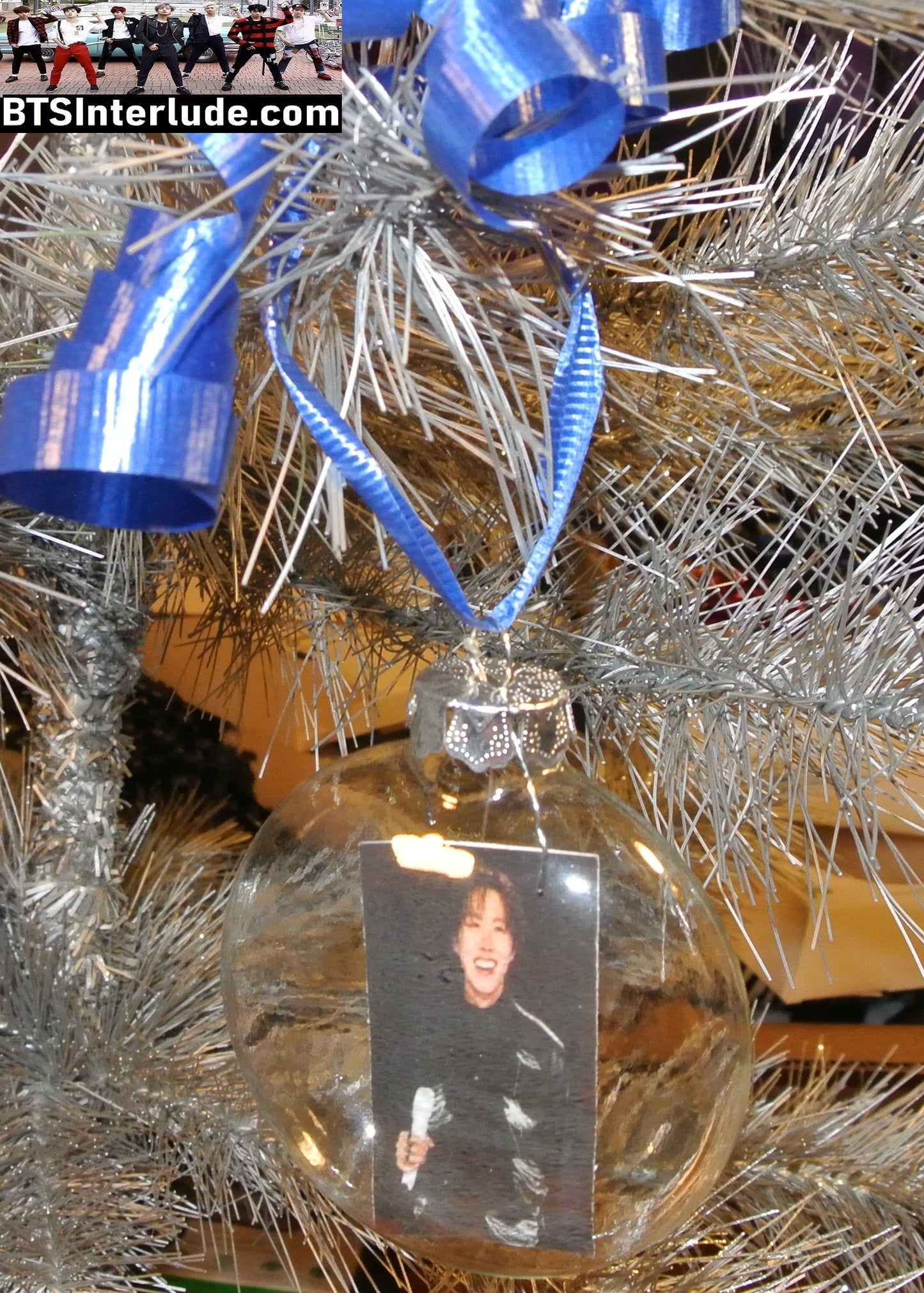 BTS CHRISTMAS ORNAMENT GLASS 3 INCH FLAT J-HOPE JUNG HOSEOK 정호석 ARIRANG BLACK SMILE ARMS UP LIMITED EDITION