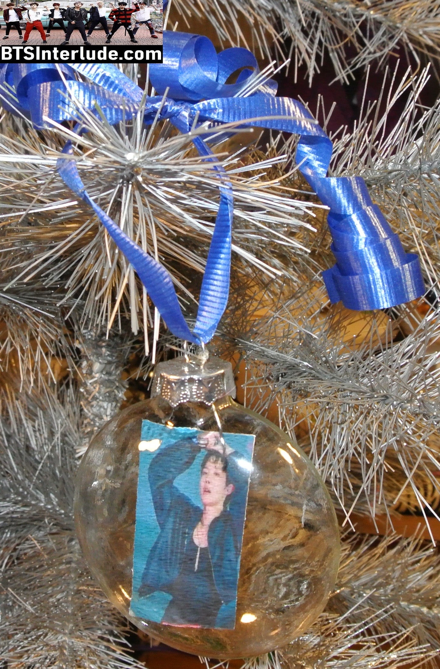 BTS CHRISTMAS ORNAMENT GLASS 3 INCH FLAT J-HOPE JUNG HOSEOK 정호석 ARIRANG BLACK SMILE ARMS UP LIMITED EDITION