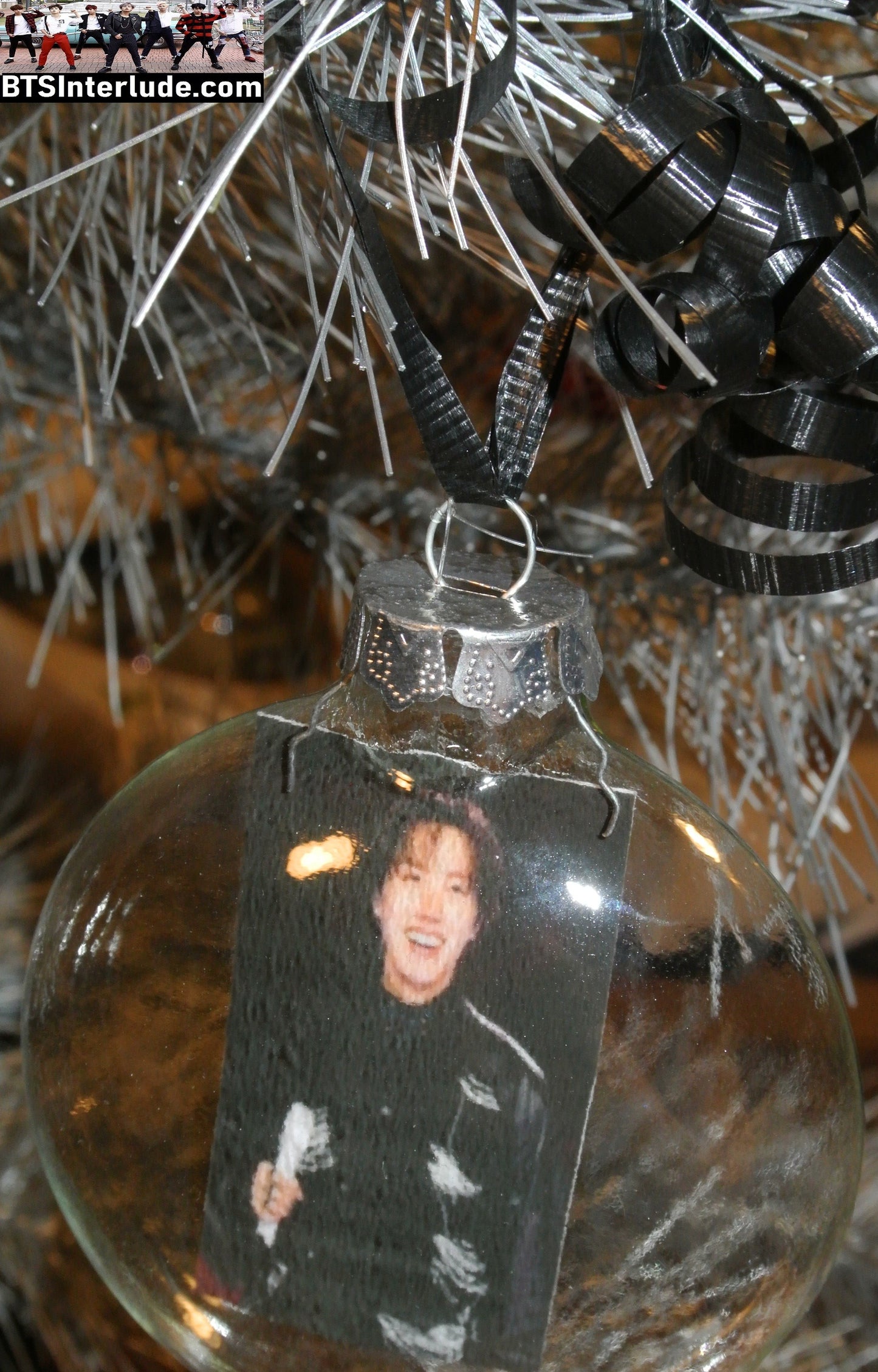 BTS CHRISTMAS ORNAMENT GLASS 3 INCH FLAT J-HOPE JUNG HOSEOK 정호석 ARIRANG BLACK SMILE PROFILE LIMITED EDITION