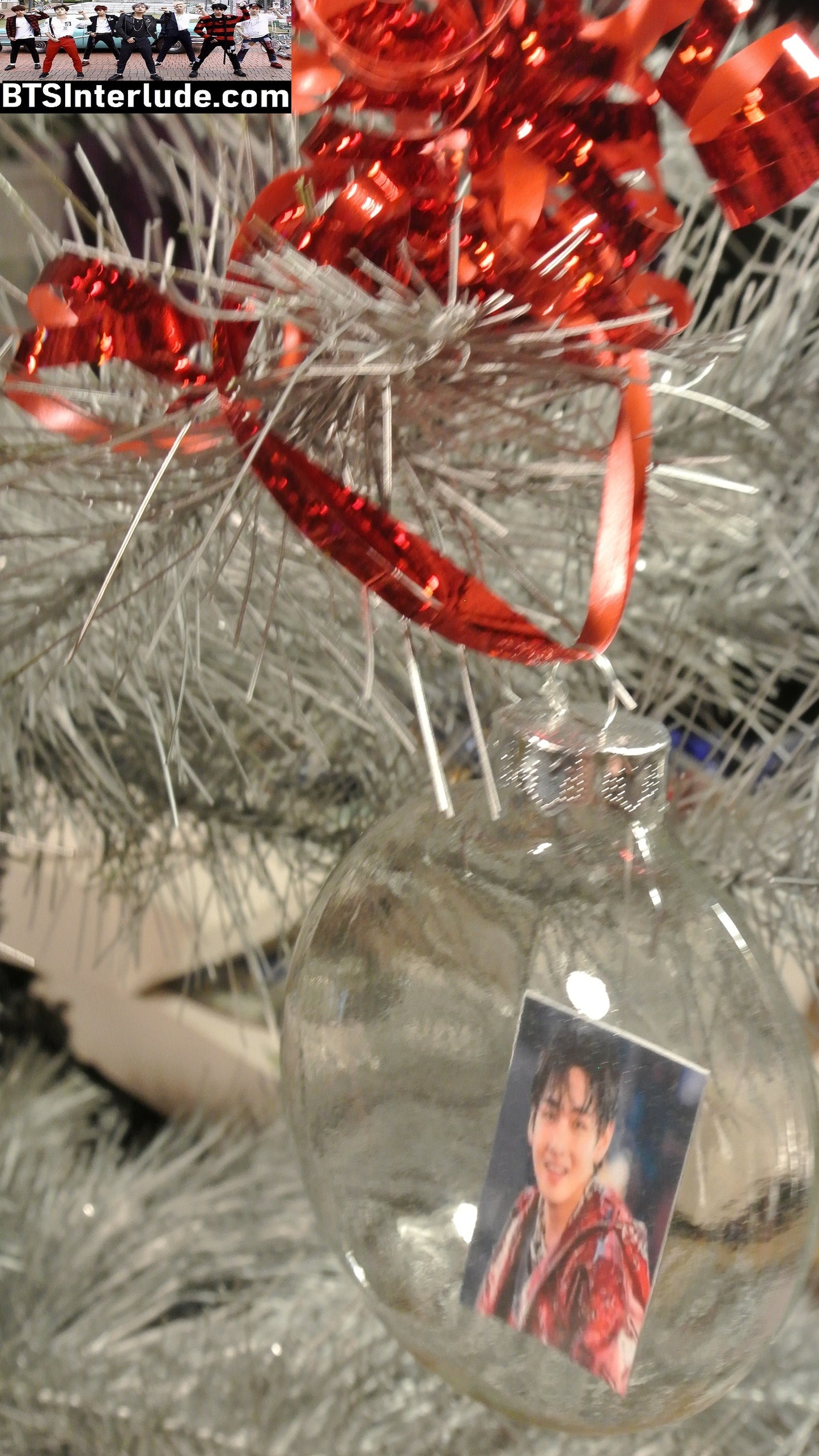 BTS CHRISTMAS ORNAMENT GLASS 3 INCH FLAT V KIM TAEHYUNG 김태형 ARIRANG WHITE TANK TOP TONGUE RED JACKET LIMITED EDITION