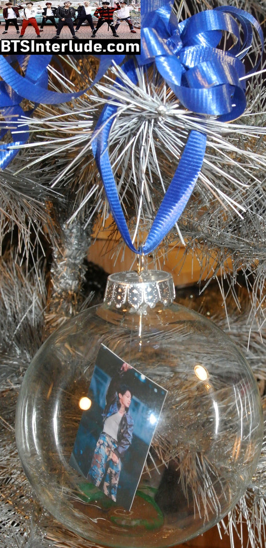 BTS CHRISTMAS ORNAMENT GLASS 3 INCH JEON JUNGKOOK 전정국 ARIRANG POINTING ARM UP LIMITED EDITION