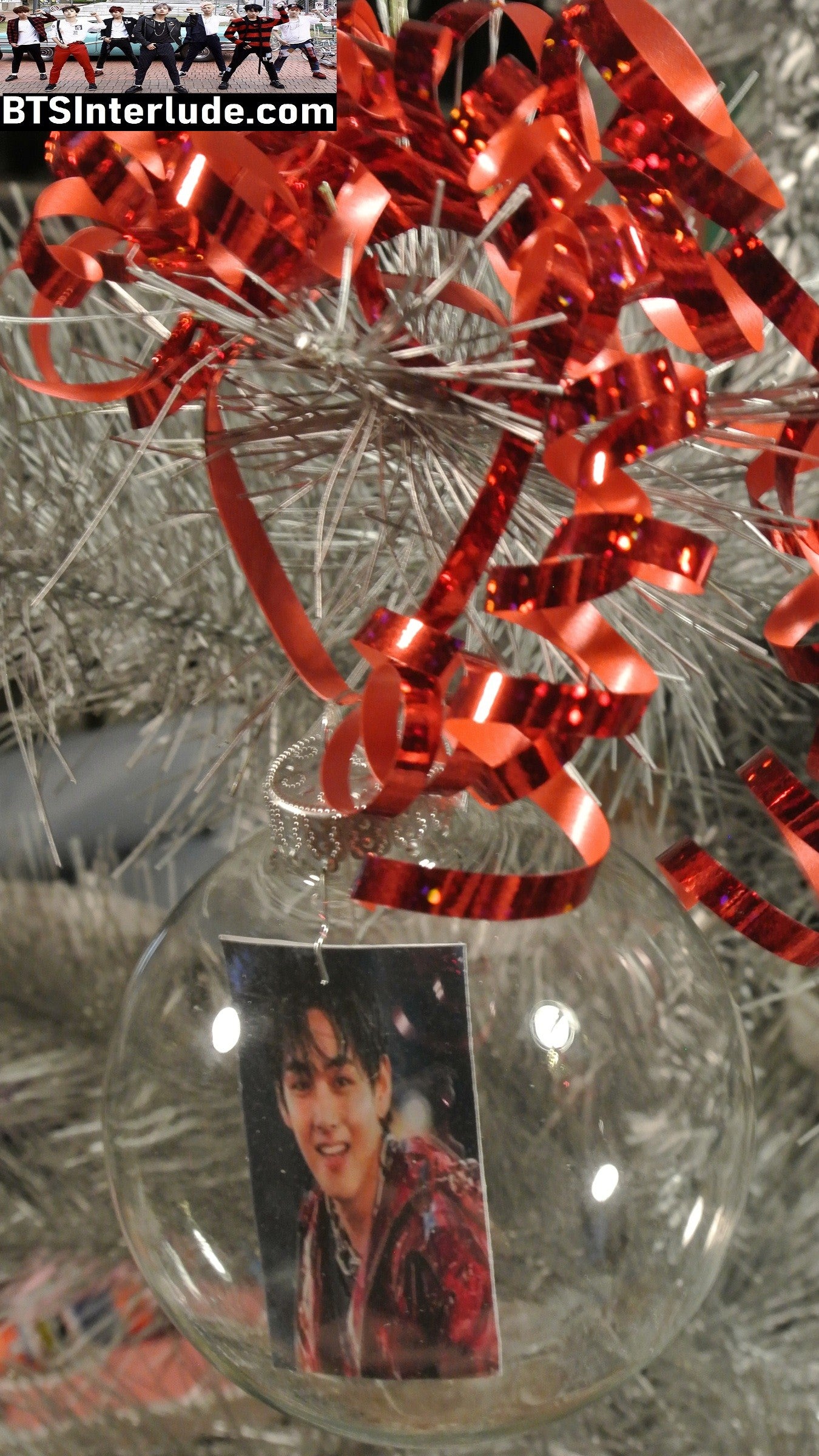 BTS CHRISTMAS ORNAMENT GLASS 3 INCH V KIM TAEHYUNG 김태형 ARIRANG WHITE TANK TOP TONGUE RED JACKET LIMITED EDITION
