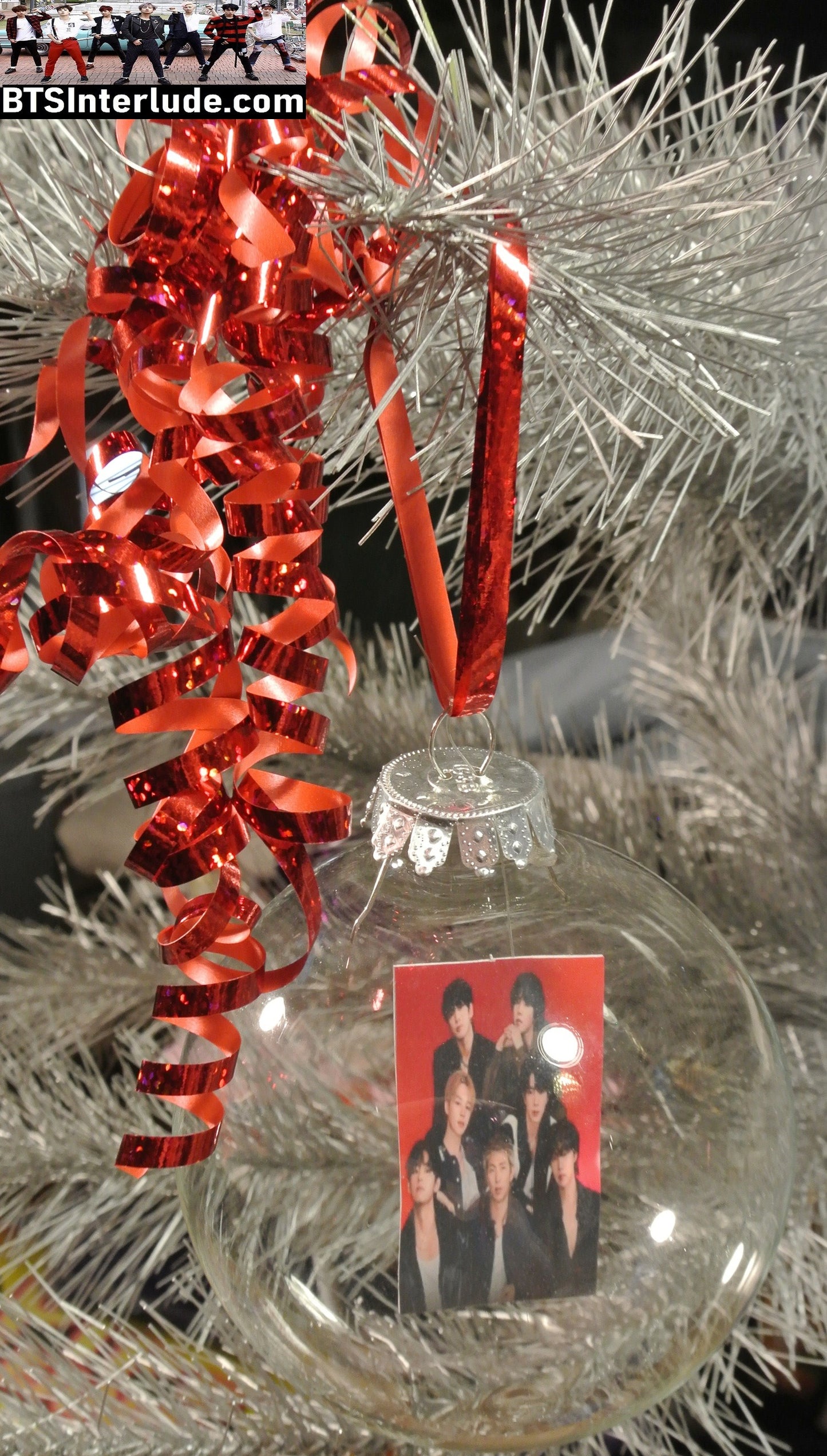 BTS CHRISTMAS ORNAMENT GLASS 4 INCH GROUP BANGTAN 방탄소년단 ARIRANG RED WHITE T SHIRTS JUNGKOOK V JIMIN RM J-HOPE SUGA JIN LIMITED EDITION