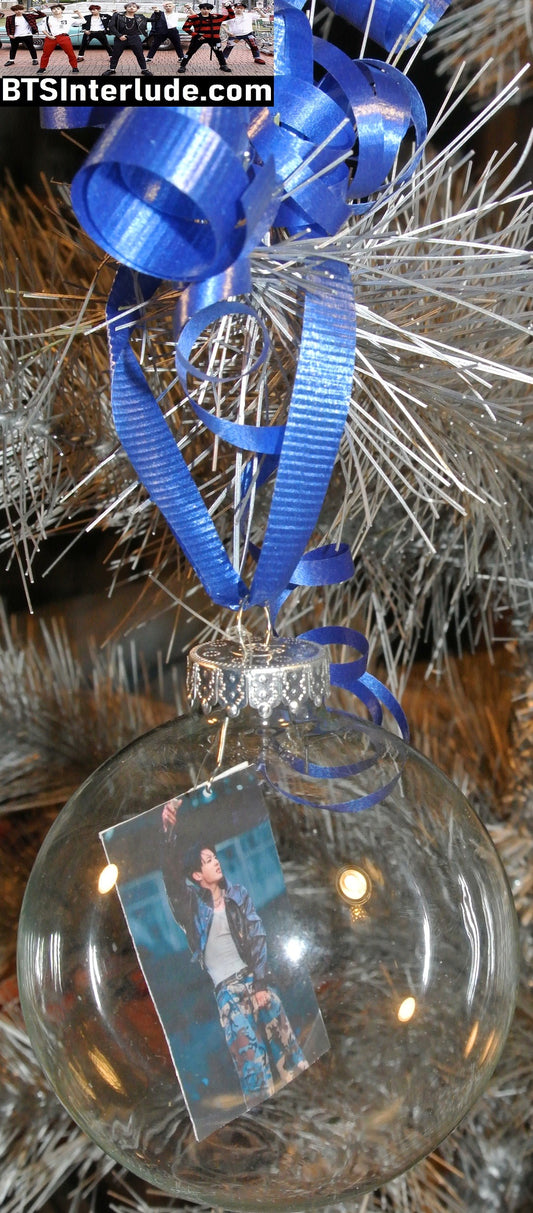BTS CHRISTMAS ORNAMENT GLASS 4 INCH JEON JUNGKOOK 전정국 ARIRANG POINTING ARM UP LIMITED EDITION