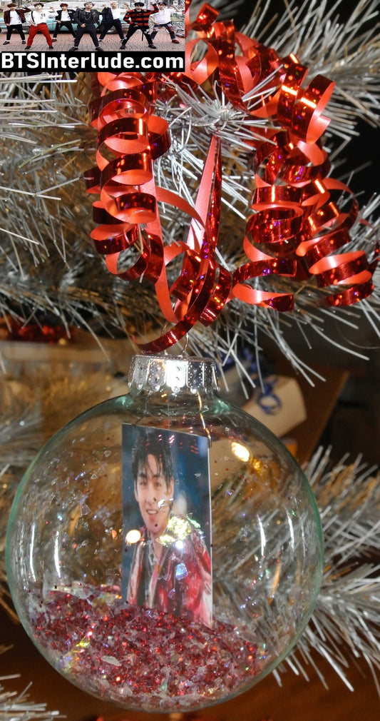 BTS CHRISTMAS ORNAMENT GLASS 4 INCH V KIM TAEHYUNG 김태형 RED WHITE GLITTER ARIRANG WHITE TANK TOP TONGUE RED JACKET LIMITED EDITION