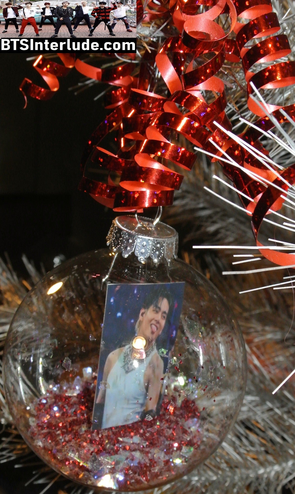 BTS CHRISTMAS ORNAMENT GLASS 4 INCH V KIM TAEHYUNG 김태형 RED WHITE GLITTER ARIRANG WHITE TANK TOP TONGUE RED JACKET LIMITED EDITION