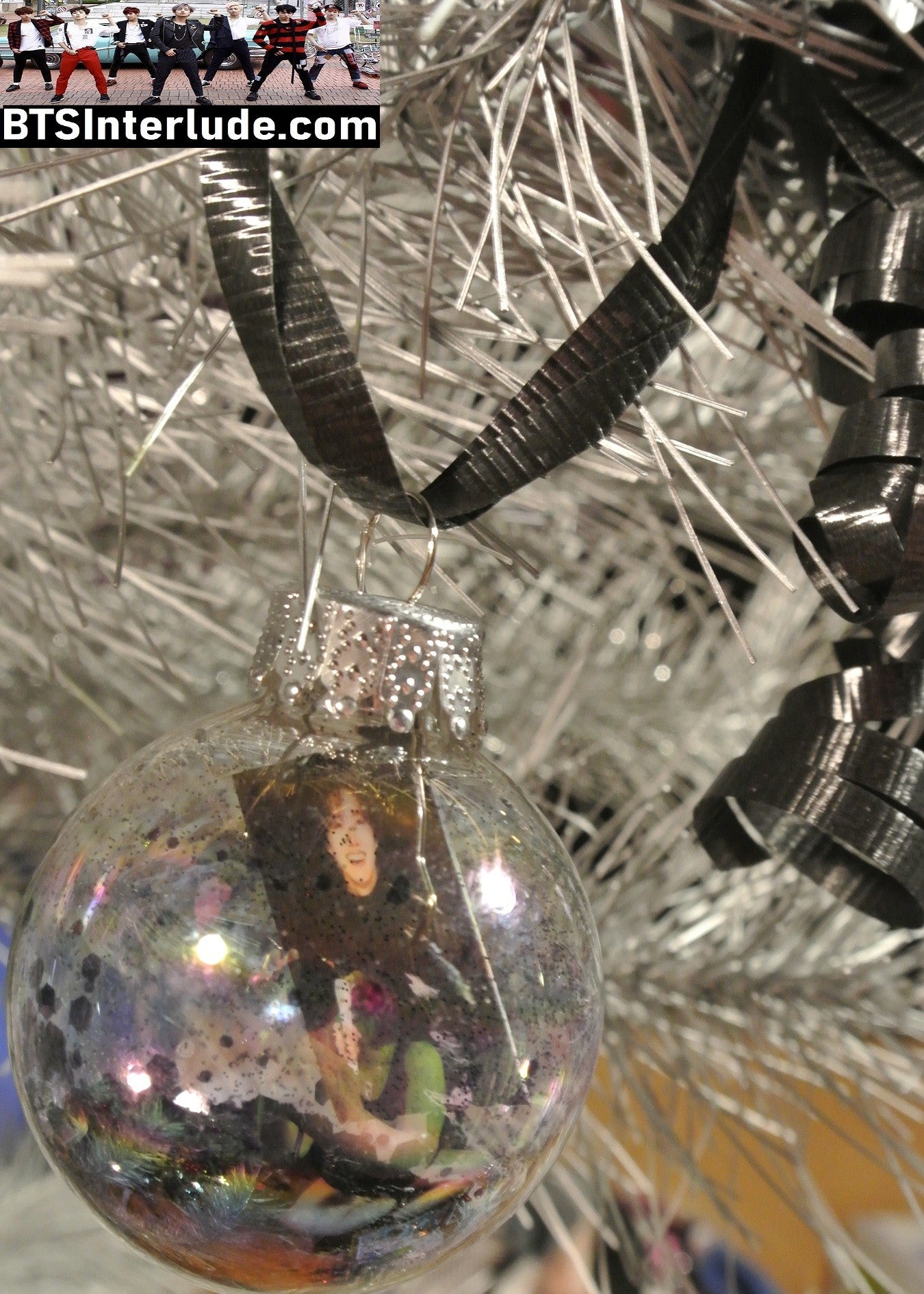 BTS CHRISTMAS ORNAMENT GLASS 1.75 INCH J-HOPE JUNG HOSEOK 정호석 BLACK GLITTER ARIRANG BLACK SMILE ARMS UP LIMITED EDITION