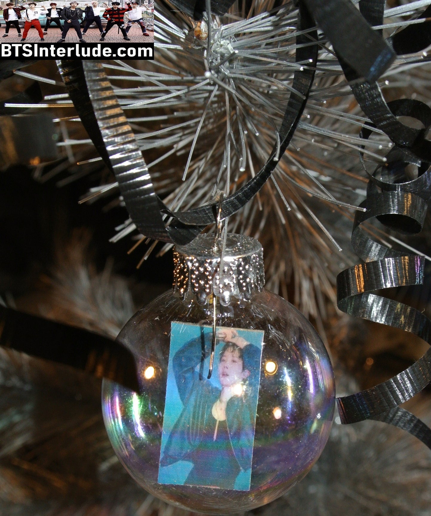 BTS CHRISTMAS ORNAMENT GLASS 1.75 INCH J-HOPE JUNG HOSEOK 정호석 ARIRANG BLACK SMILE ARMS UP LIMITED EDITION