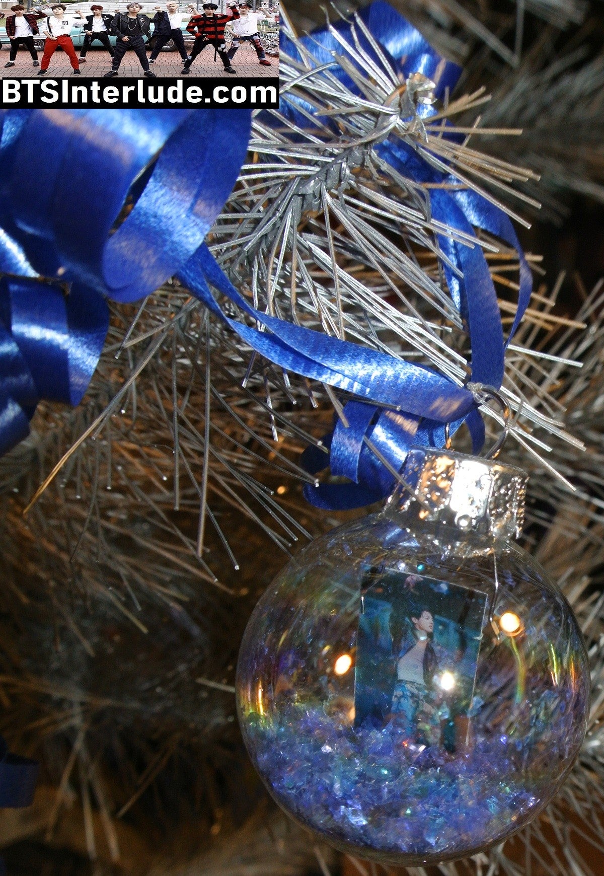 BTS CHRISTMAS ORNAMENT GLASS 1.75 INCH JEON JUNGKOOK 전정국 BLUE GLITTER ARIRANG POINTING ARM UP LIMITED EDITION