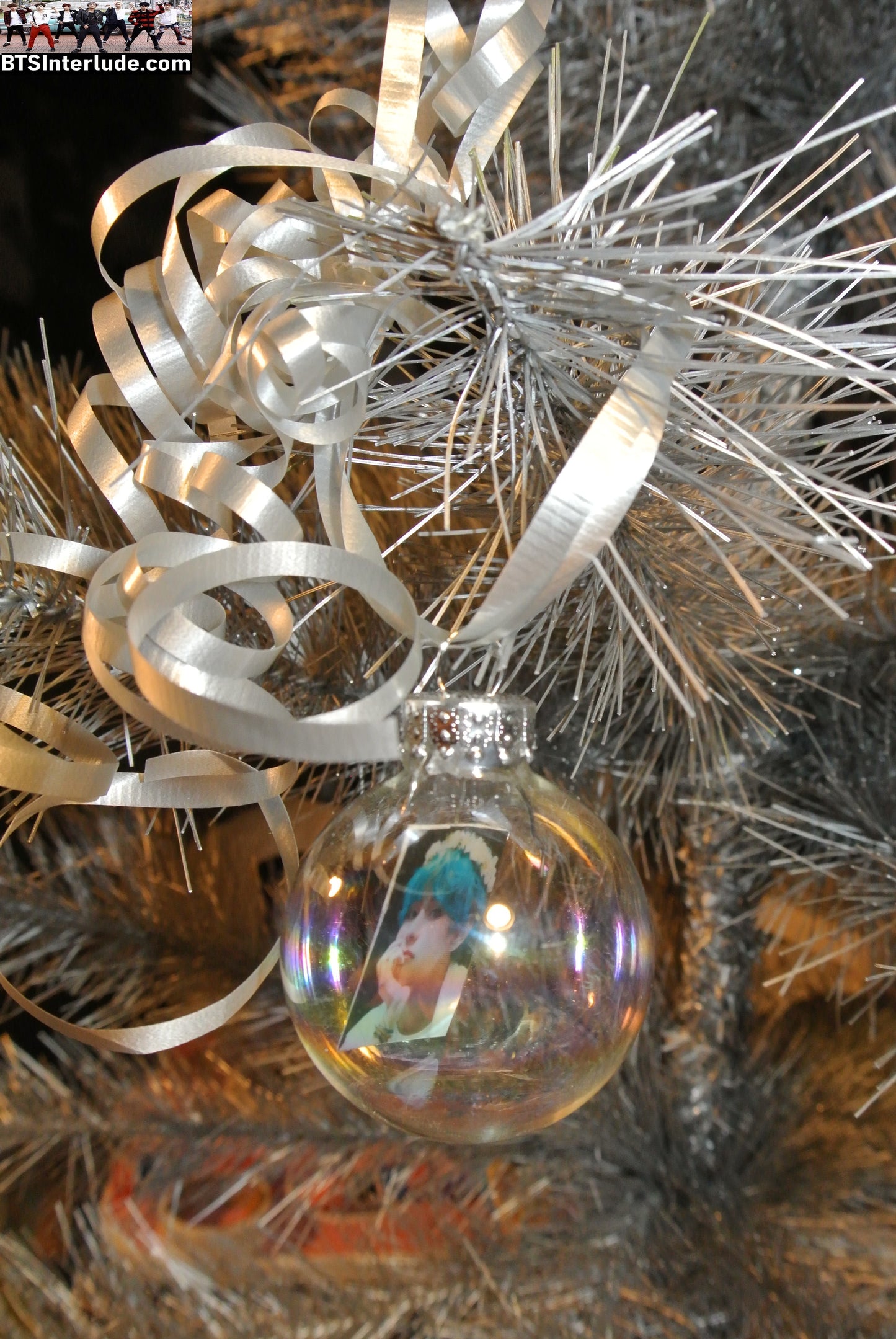 BTS CHRISTMAS ORNAMENT GLASS 1.75 INCH V KIM TAEHYUNG 김태형 BLUE HAIR FLOWER TIARA STARE LIMITED EDITION