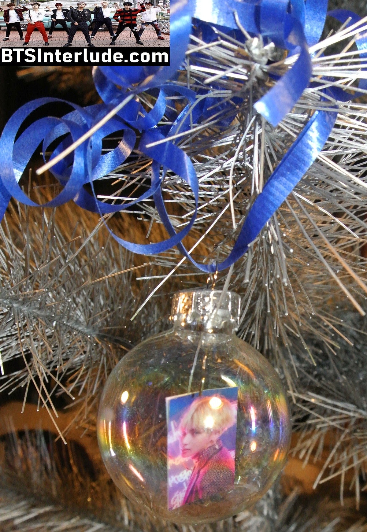 BTS CHRISTMAS ORNAMENT GLASS 1.75 INCH V KIM TAEHYUNG 김태형 WINGS SOFA HEAD TURN LIMITED EDITION