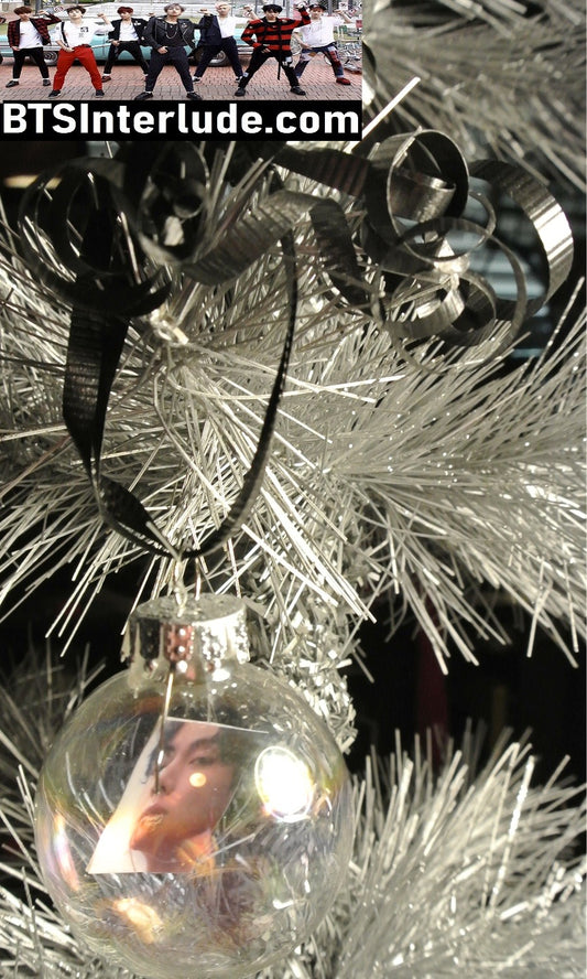 BTS CHRISTMAS ORNAMENT GLASS 1.75 INCH V KIM TAEHYUNG 김태형 VOGUE NECKLACE IN MOUTH PINSTRIPES STANDING LIMITED EDITION