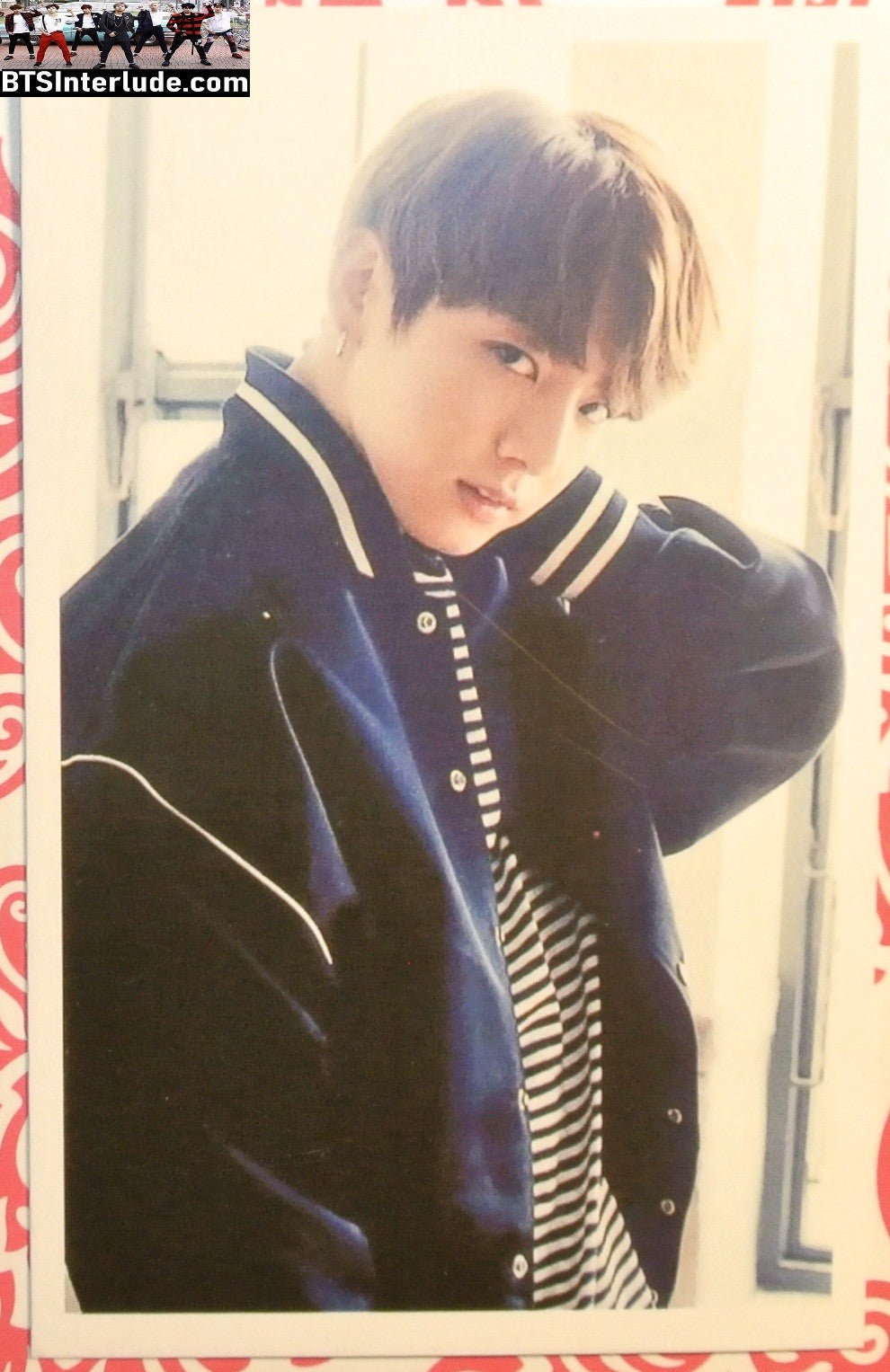 BTS PHOTOCARD FANSITE JEON JUNGKOOK 전정국 BLACK LETTERMAN JACKET ARM BEHIND HEAD PC PHOTO CARD