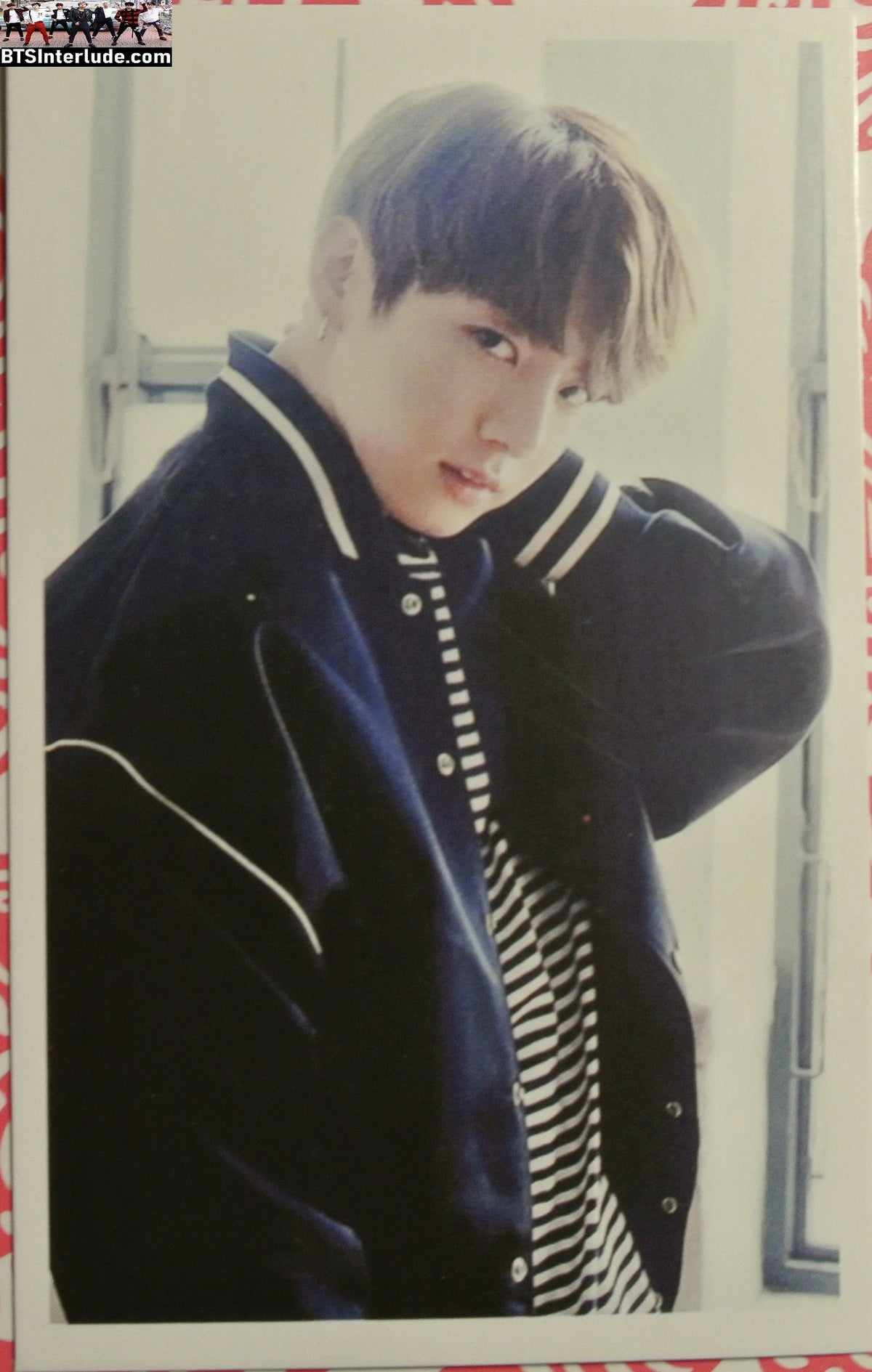 BTS PHOTOCARD FANSITE JEON JUNGKOOK 전정국 BLACK LETTERMAN JACKET ARM BEHIND HEAD PC PHOTO CARD