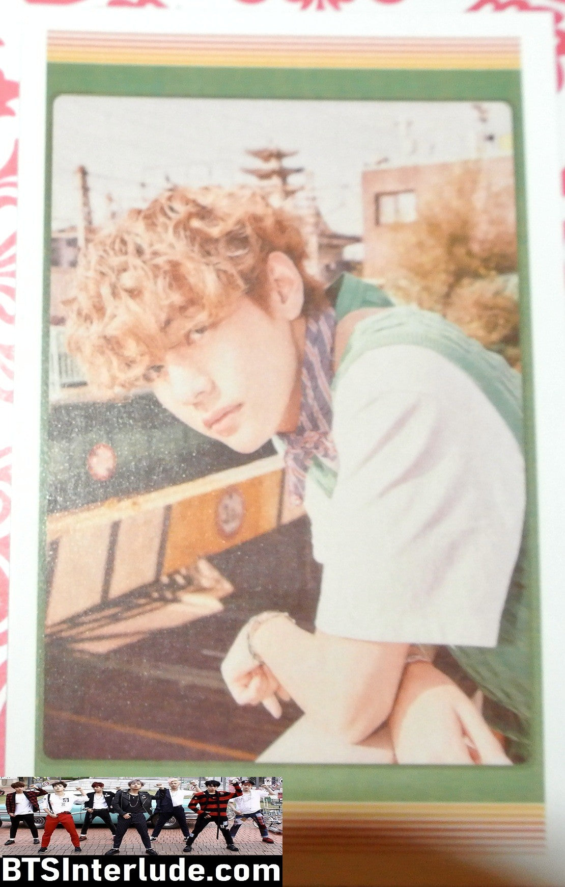 BTS PHOTOCARD FANSITE V KIM TAEHYUNG 김태형 2021 SEASONS GREETINGS LEANING ON RAIL PHOTO CARD PC