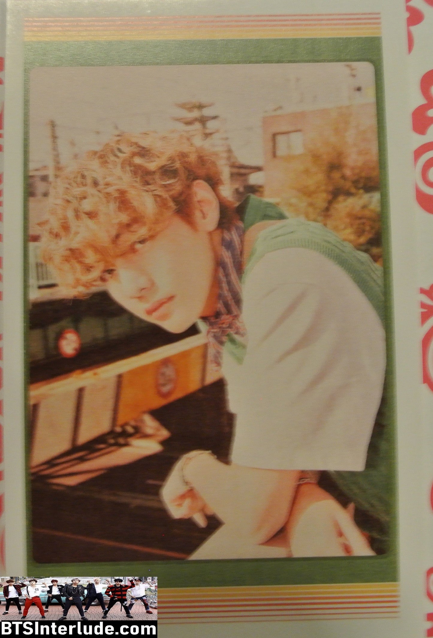 BTS PHOTOCARD FANSITE V KIM TAEHYUNG 김태형 2021 SEASONS GREETINGS LEANING ON RAIL PHOTO CARD PC