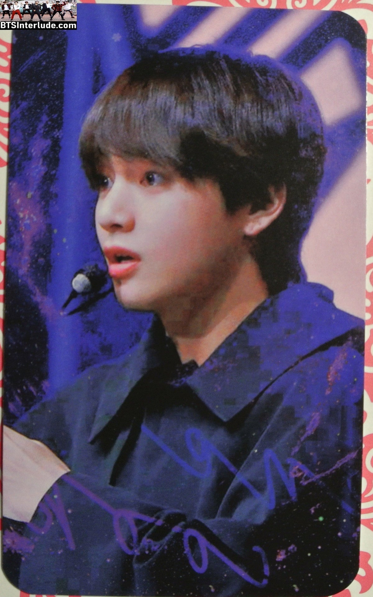 BTS PHOTOCARD FANSITE V KIM TAEHYUNG 김태형 BLACK SHIRT 3/4 PROFILE MIC PC PHOTO CARD