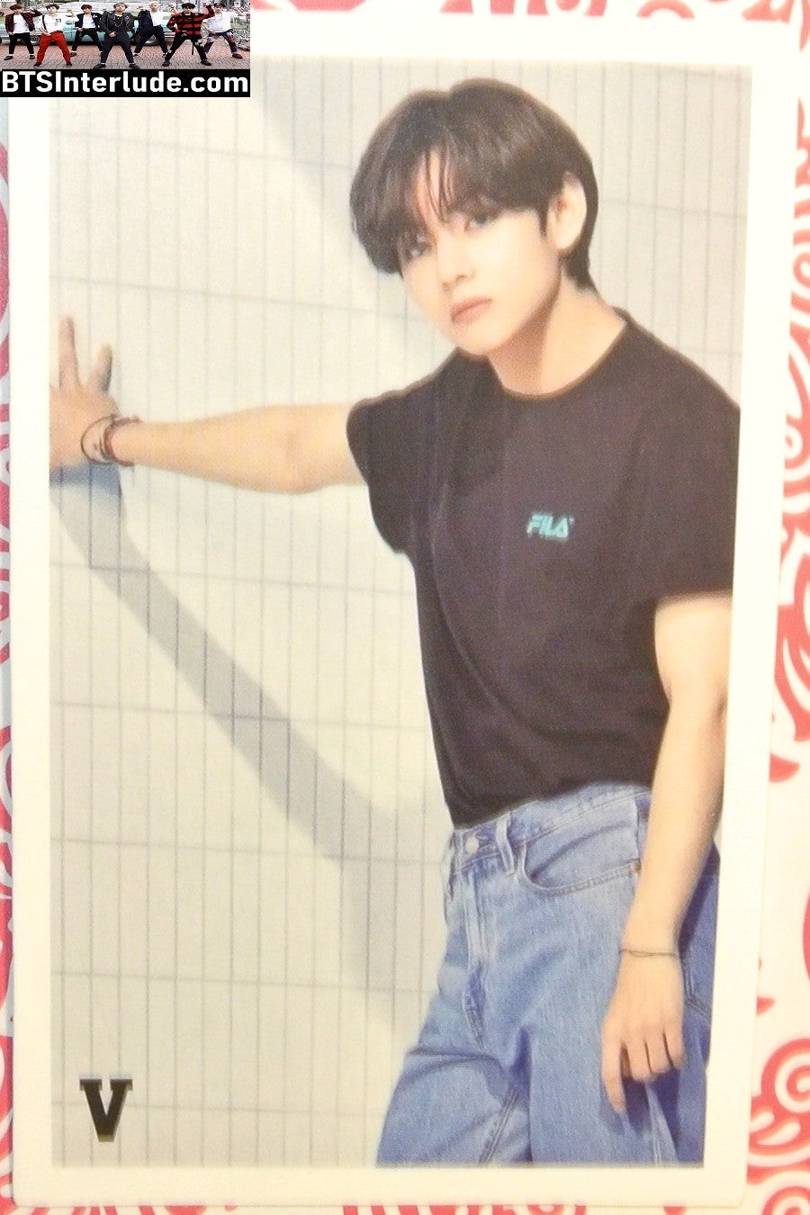 BTS PHOTOCARD FANSITE V KIM TAEHYUNG 김태형 BLACK SHORT SLEEVE FILA SHIRT WALL PC PHOTO CARD
