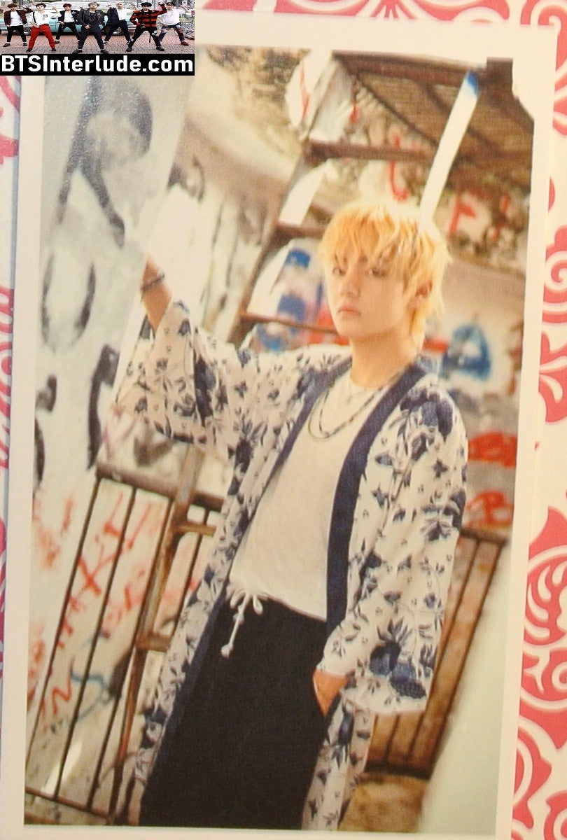 BTS PHOTOCARD FANSITE V KIM TAEHYUNG 김태형 BLOND HAIR WHITE BLACK FLOWERS ROBE PC PHOTO CARD