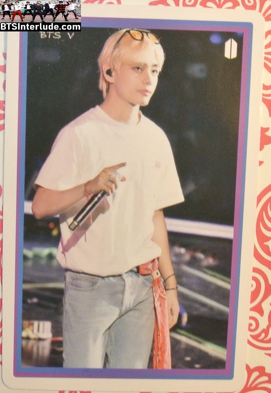 BTS PHOTOCARD FANSITE V KIM TAEHYUNG 김태형 BLOND HAIR GLASSES WHITE SHIRT MIC PC PHOTO CARD