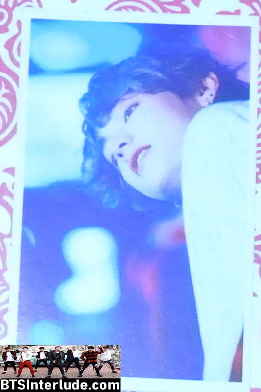 BTS PHOTOCARD FANSITE V KIM TAEHYUNG 김태형 BLUE HAIR LEANING PHOTO CARD PC