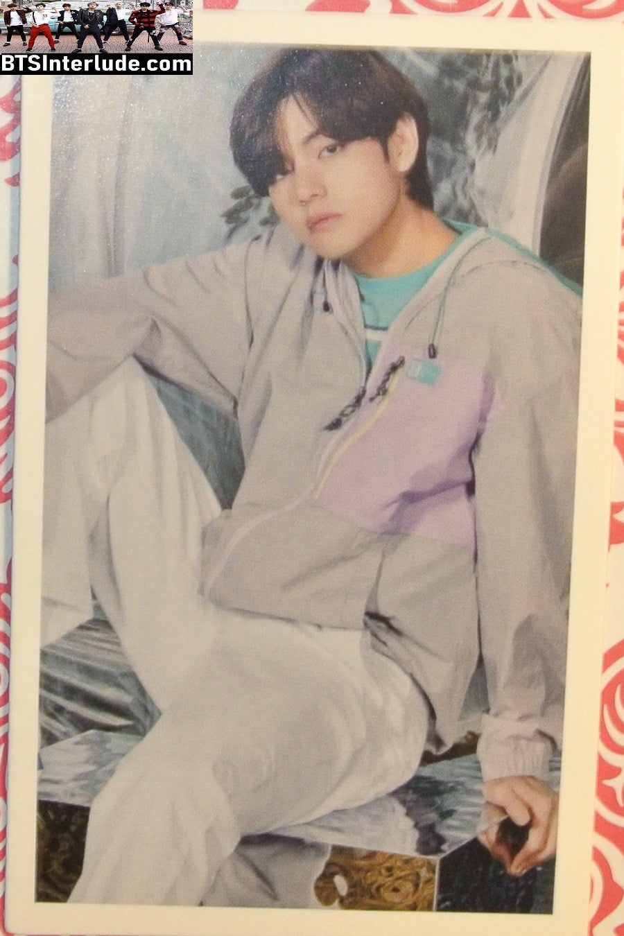 BTS PHOTOCARD FANSITE V KIM TAEHYUNG 김태형 TAN PURPLE JACKET LEG UP PC PHOTO CARD