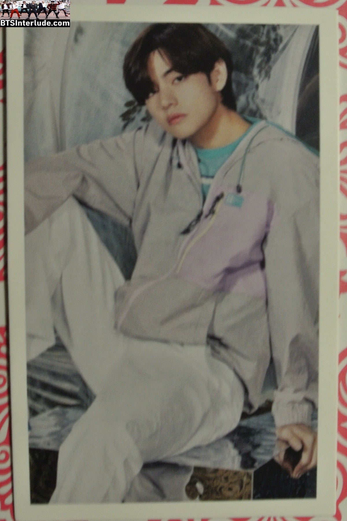 BTS PHOTOCARD FANSITE V KIM TAEHYUNG 김태형 TAN PURPLE JACKET LEG UP PC PHOTO CARD