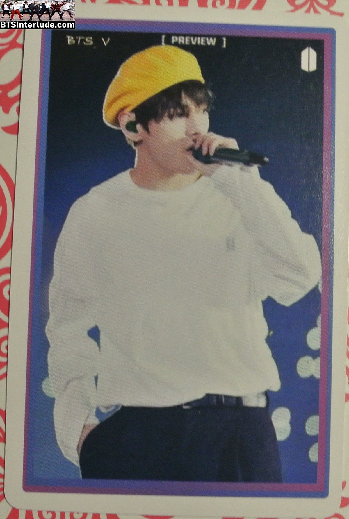 BTS PHOTOCARD FANSITE V KIM TAEHYUNG 김태형 WHITE LONG SLEEVE SHIRT YELLOW BERET MIC PC PHOTO CARD