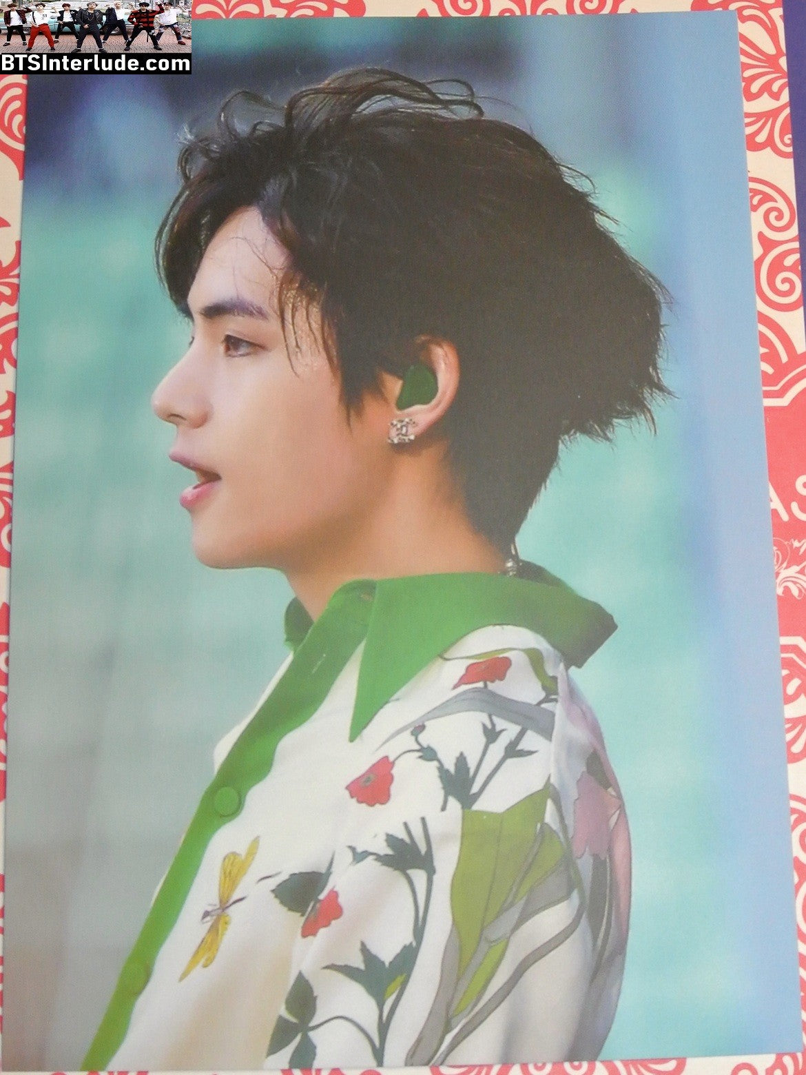 BTS PHOTO FANSITE V KIM TAEHYUNG 김태형 GUCCI SHIRT THAILAND CONCERT PROFILE WINTER STRAWVERRY FANSITE