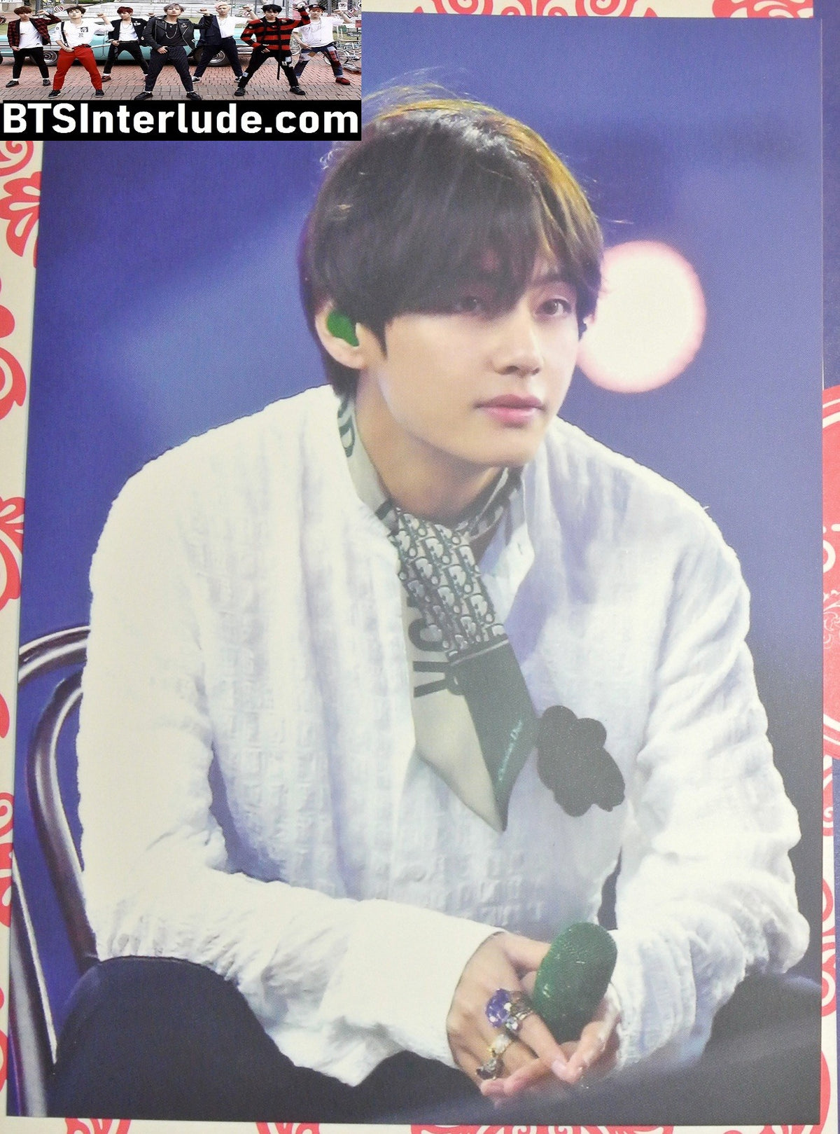 BTS PHOTO FANSITE V KIM TAEHYUNG 김태형 WHITE SEERSUCKER SHIRT CONCERT WINTER STRAWVERRY FANSITE