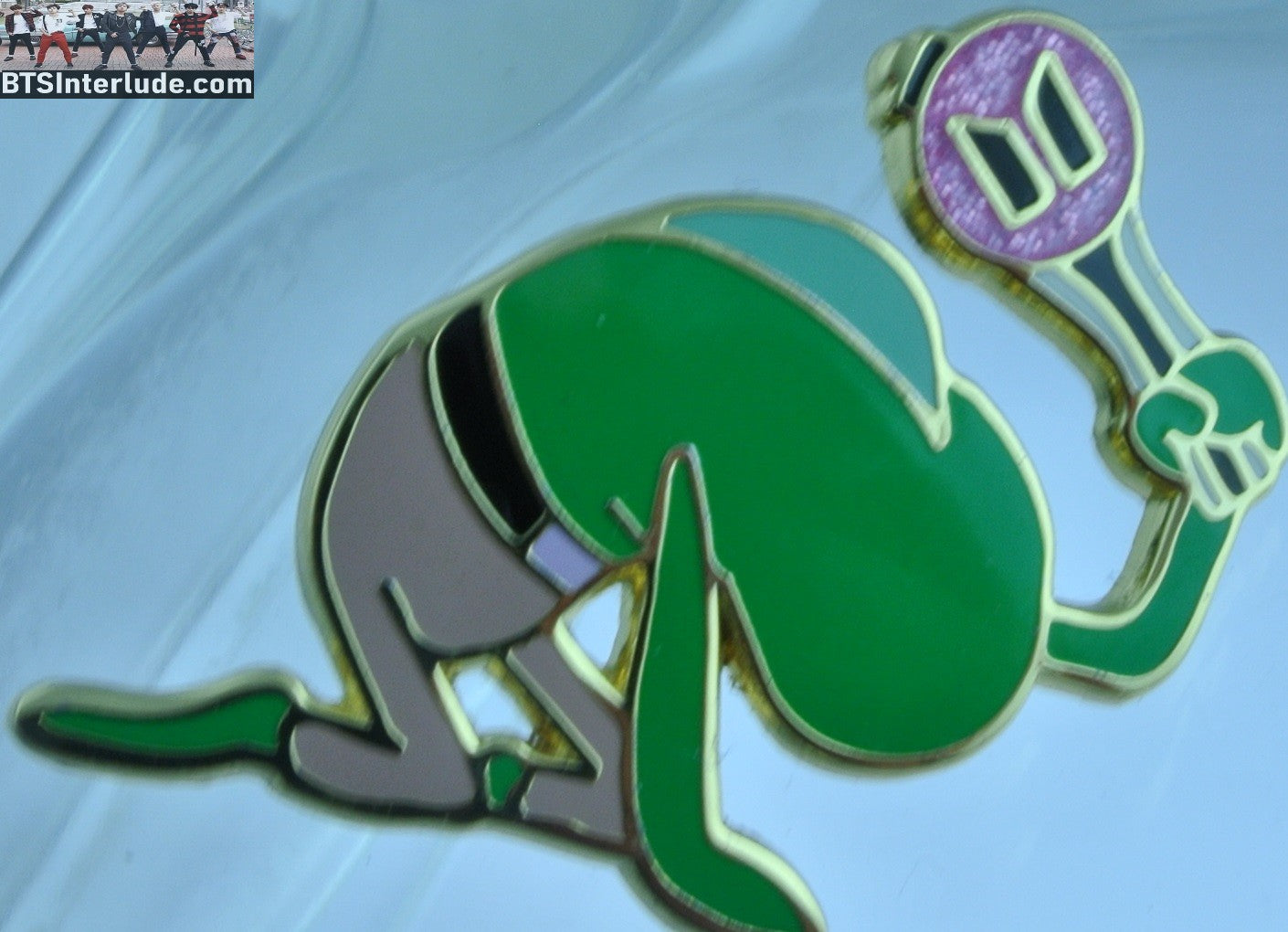 BTS PIN ENAMEL GOLD GROUP FROG ARMY BOMB JUNGKOOK V JIMIN RM J-HOPE SUGA JIN BADGE BUTTON