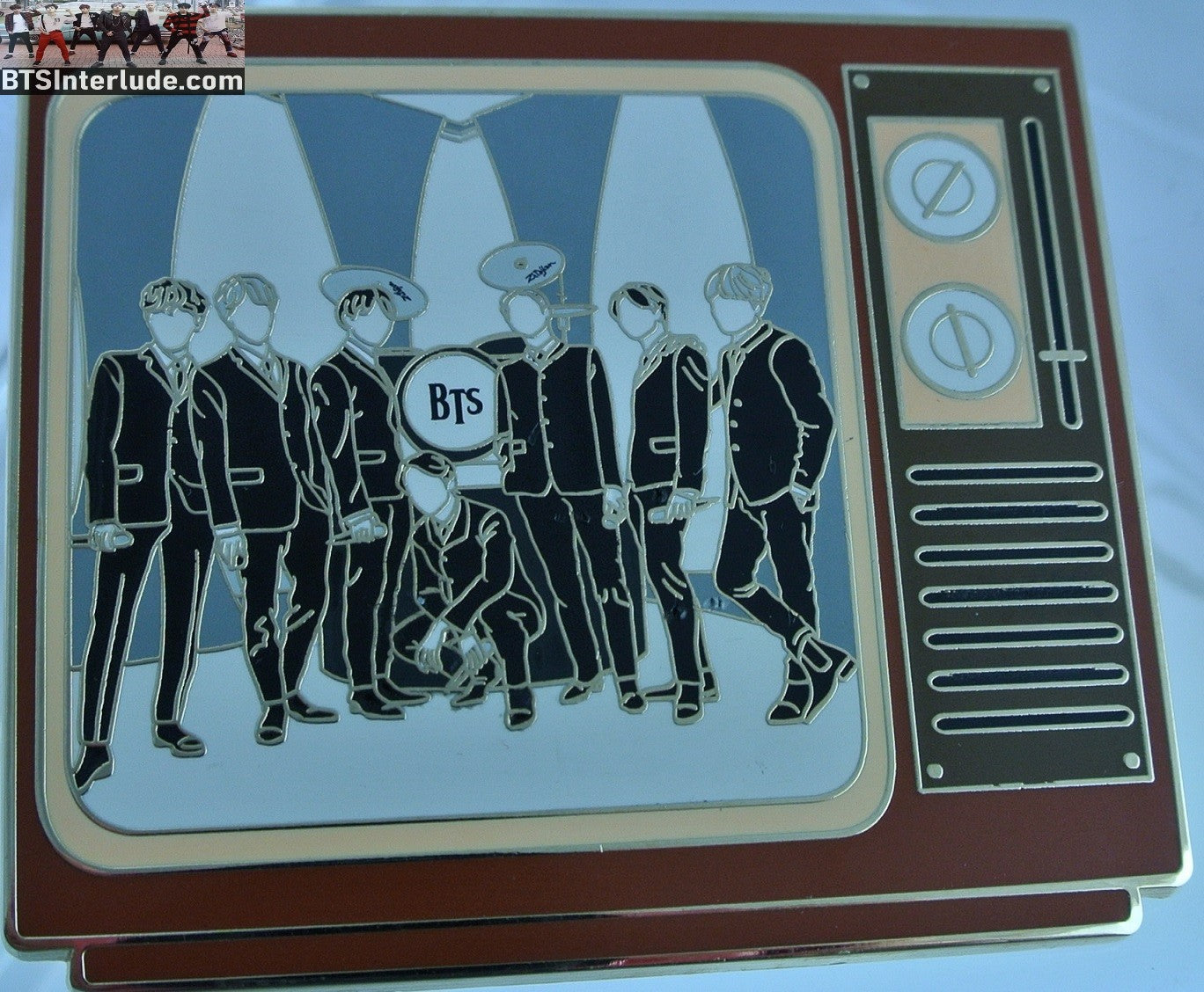 BTS PIN ENAMEL GOLD GROUP AS BEATLES STEPHEN COLBERT PERFORMANCE IO PINS JUNGKOOK V JIMIN RM J-HOPE SUGA JIN BADGE BUTTON