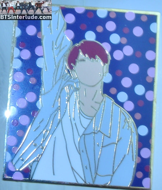 BTS PIN ENAMEL GOLD JIN KIM SEOKJIN 김석진 BLUE SHIRT BLUE PINK BACKGROUND BUTTON BADGE