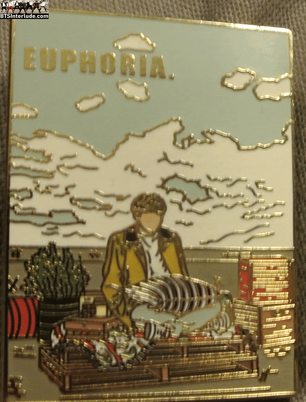 BTS PIN ENAMEL GOLD JEON JUNGKOOK 전정국 EUPHORIA MUSIC VIDEO YELLOW JACKET BENCH DREAM SCENERY PINS BADGE BUTTON