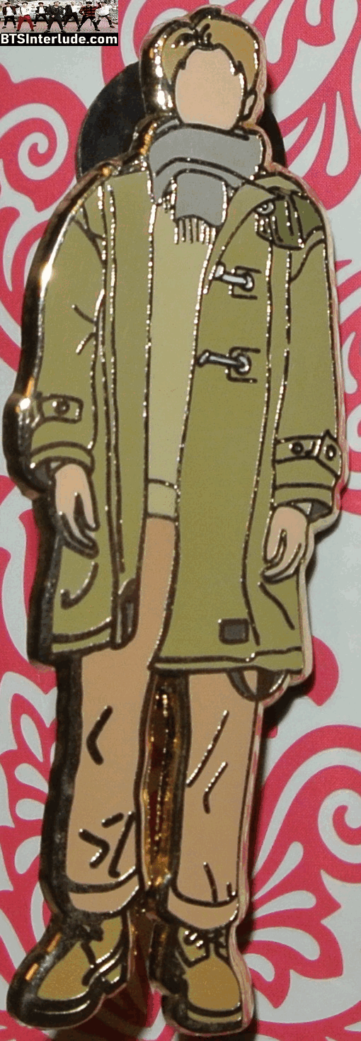 BTS PIN ENAMEL GOLD RM KIM NAMJOON 김남준 AIRPORT FASHION TAN COAT GREY GRAY SCARF BADGE BUTTON