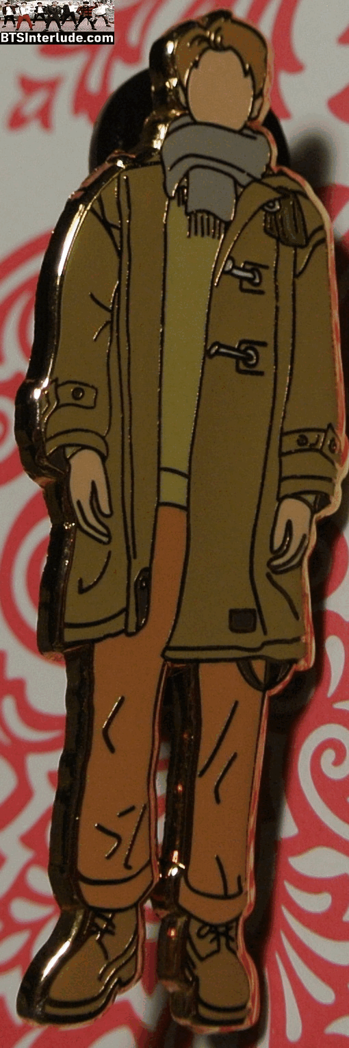 BTS PIN ENAMEL GOLD RM KIM NAMJOON 김남준 AIRPORT FASHION TAN COAT GREY GRAY SCARF BADGE BUTTON