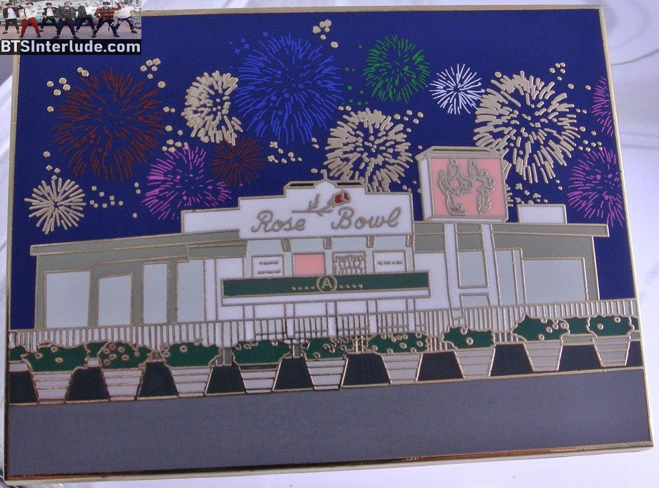 BTS PIN ENAMEL GOLD GROUP 2019 LOVE YOURSELF SPEAK YOURSELF TOUR ROSE BOWL WILDXEL PINS JUNGKOOK V JIMIN RM J-HOPE SUGA JIN BADGE BUTTON