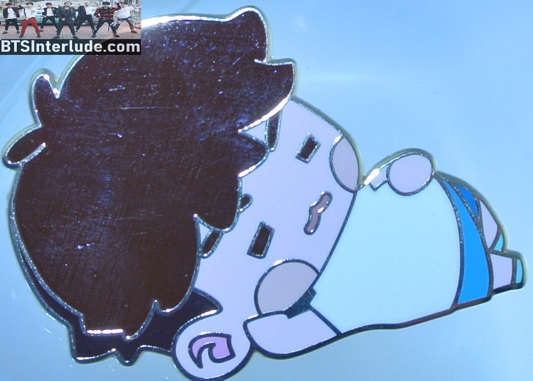 BTS PIN ENAMEL GOLD SUGA MIN YOONGI 민윤기 LYING DOWN SLEEPING CHIBI WHITE SHIRT JEANS STARSTRUCK PINS BADGE BUTTON