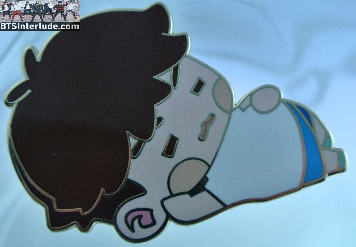 BTS PIN ENAMEL GOLD SUGA MIN YOONGI 민윤기 LYING DOWN SLEEPING CHIBI WHITE SHIRT JEANS STARSTRUCK PINS BADGE BUTTON