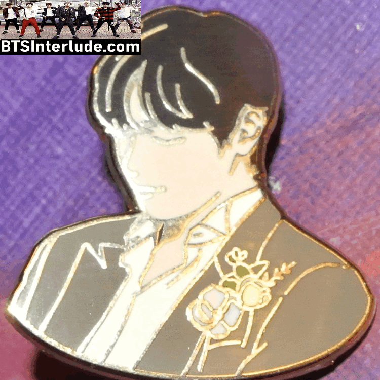 BTS PIN ENAMEL GOLD V KIM TAEHYUNG 김태형 FACT MUSIC AWARDS APRIL 2019 BROWN JACKET FROM NEW MOON PINS BADGE BUTTON