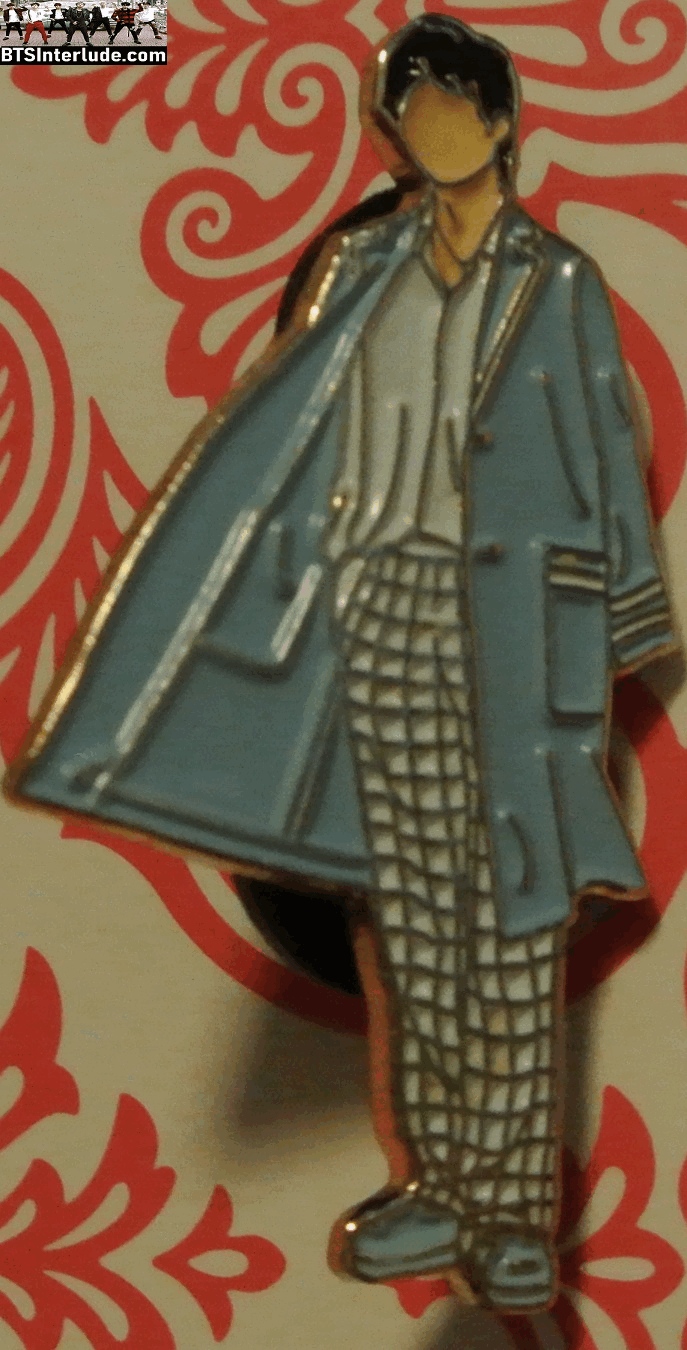 BTS PIN ENAMEL GOLD V KIM TAEHYUNG 김태형 BLUE JACKET DICON PHOTO SHOOT SMALL BADGE BUTTON