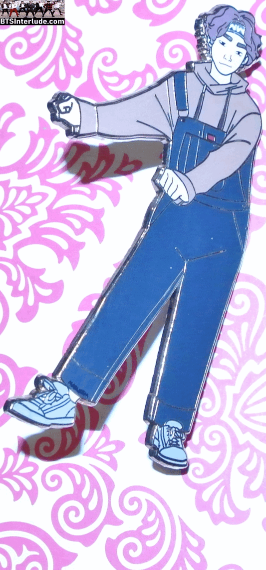 BTS PIN ENAMEL GOLD V KIM TAEHYUNG 김태형 GO GO PERFORMANCE OVERALLS BANDANA BADGE BUTTON