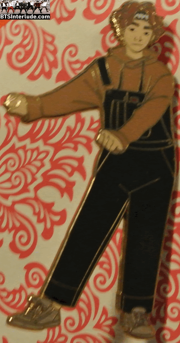 BTS PIN ENAMEL GOLD V KIM TAEHYUNG 김태형 GO GO PERFORMANCE OVERALLS BANDANA BADGE BUTTON