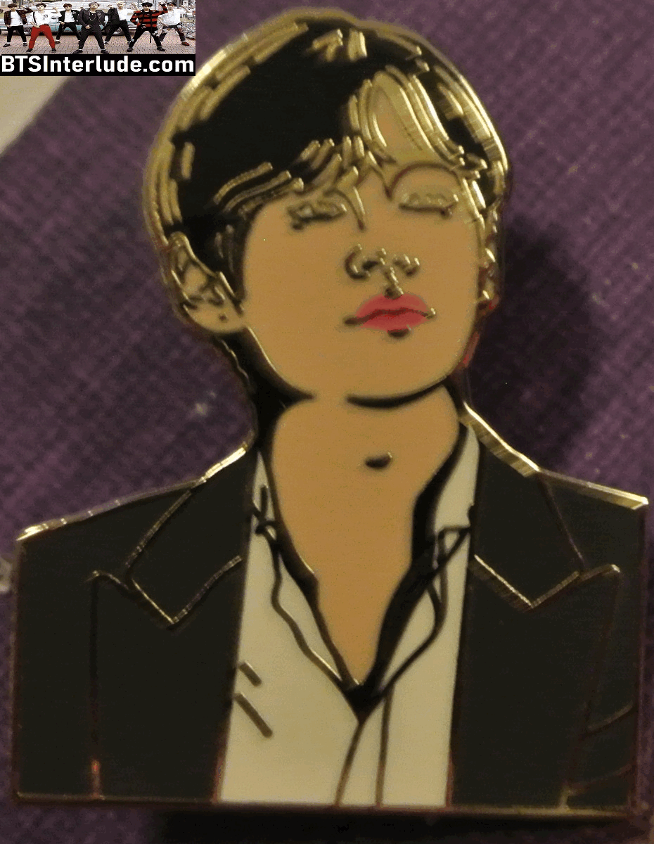 BTS PIN ENAMEL GOLD V KIM TAEHYUNG 김태형 GREY JACKET MINIATURE UNIVERSE PINS BADGE BUTTON
