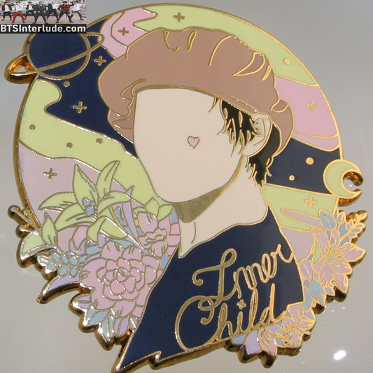 BTS PIN ENAMEL GOLD V KIM TAEHYUNG 김태형 TAN BERET INNER CHILD BADGE BUTTON