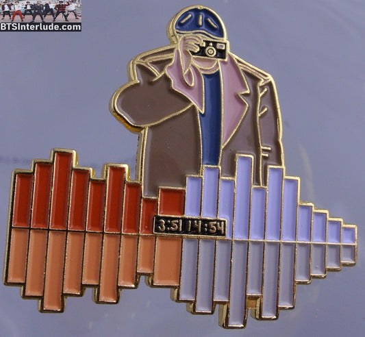 BTS PIN ENAMEL GOLD V KIM TAEHYUNG 김태형 RADIO WAVES WINTER BEAR PEACHY LEMON BADGE BUTTON