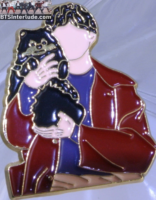 BTS PIN ENAMEL GOLD V KIM TAEHYUNG 김태형 HOLDING YEONTAN BROWN JACKET BADGE BUTTON