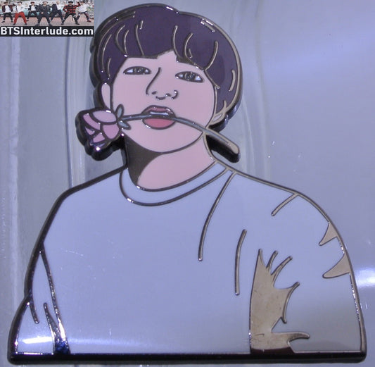 BTS PIN ENAMEL GUNMETAL V KIM TAEHYUNG 김태형 GREY SWEATER ROSE IN MOUTH BUBBLE TAE WITH SUGA PINS BADGE BUTTON